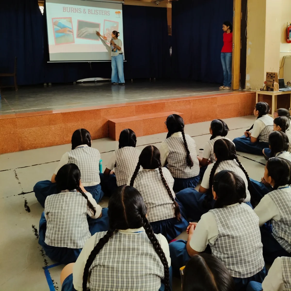 First Aid session by collage student_9